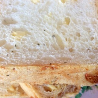 バジルとレモン&ペッパー入りチーズのフランス食パン